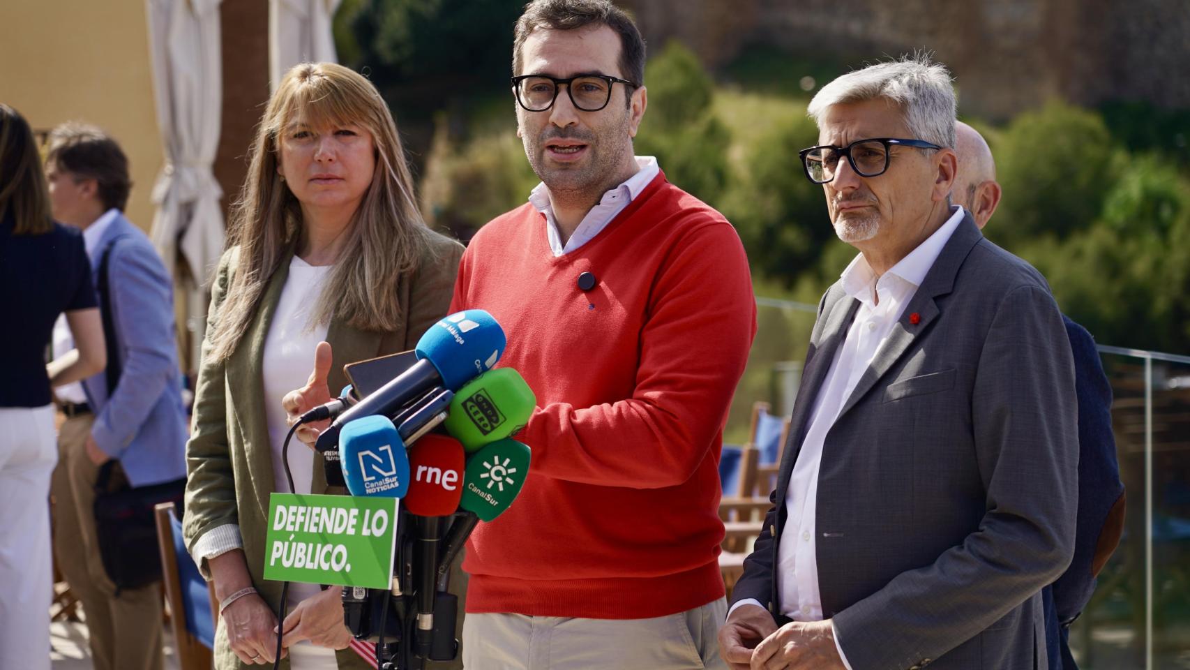 Carlos Cuerpo, junto a Estefanía Martín Palop y Josele Aguilar, en Málaga.