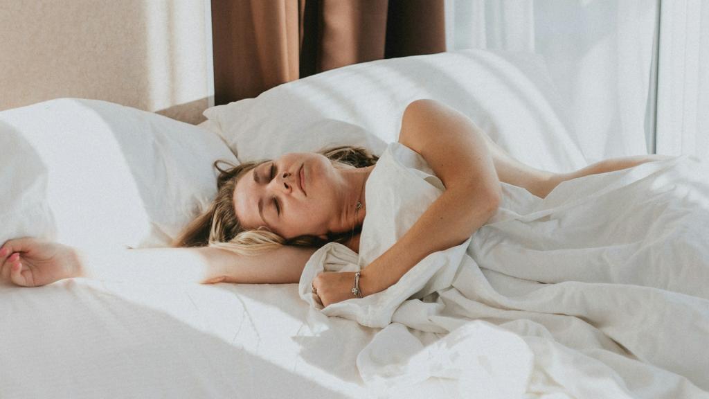 Mujer descansando.