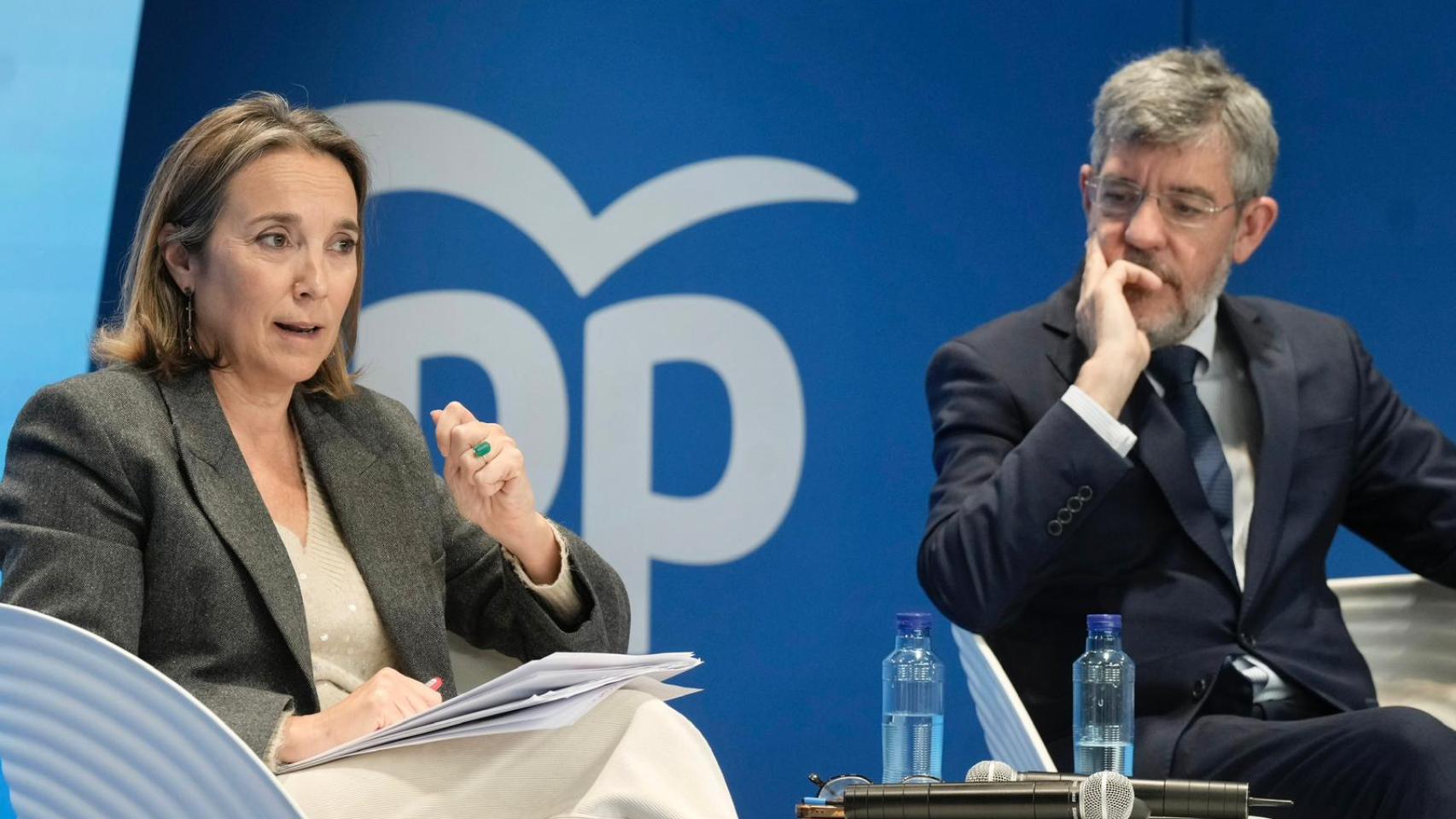 La vicesecretaria de Regeneración Institucional, Cuca Gamarra y el vicesecretario de Economía del PP, Alberto Nadal.