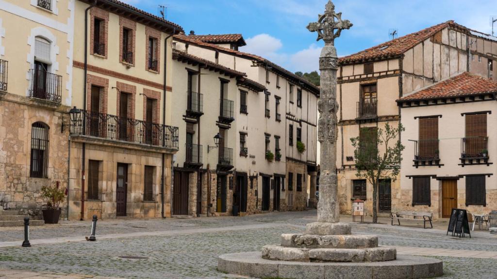 Casco antiguo de la villa medieval de Covarrubias, Burgos.