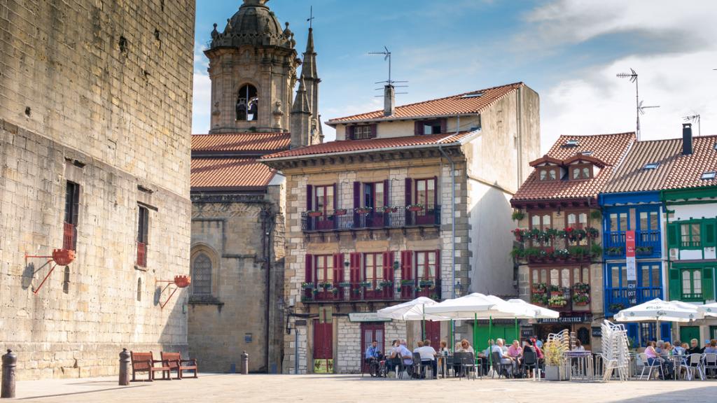 Plaza de Armas, plaza principal de Hondarribia.