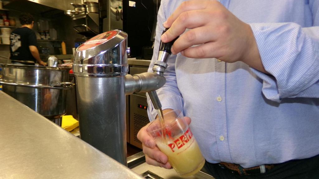 Este bar mantiene una de las cervezas más frías de Sevilla gracias a la técnica del tanque de salmuera.
