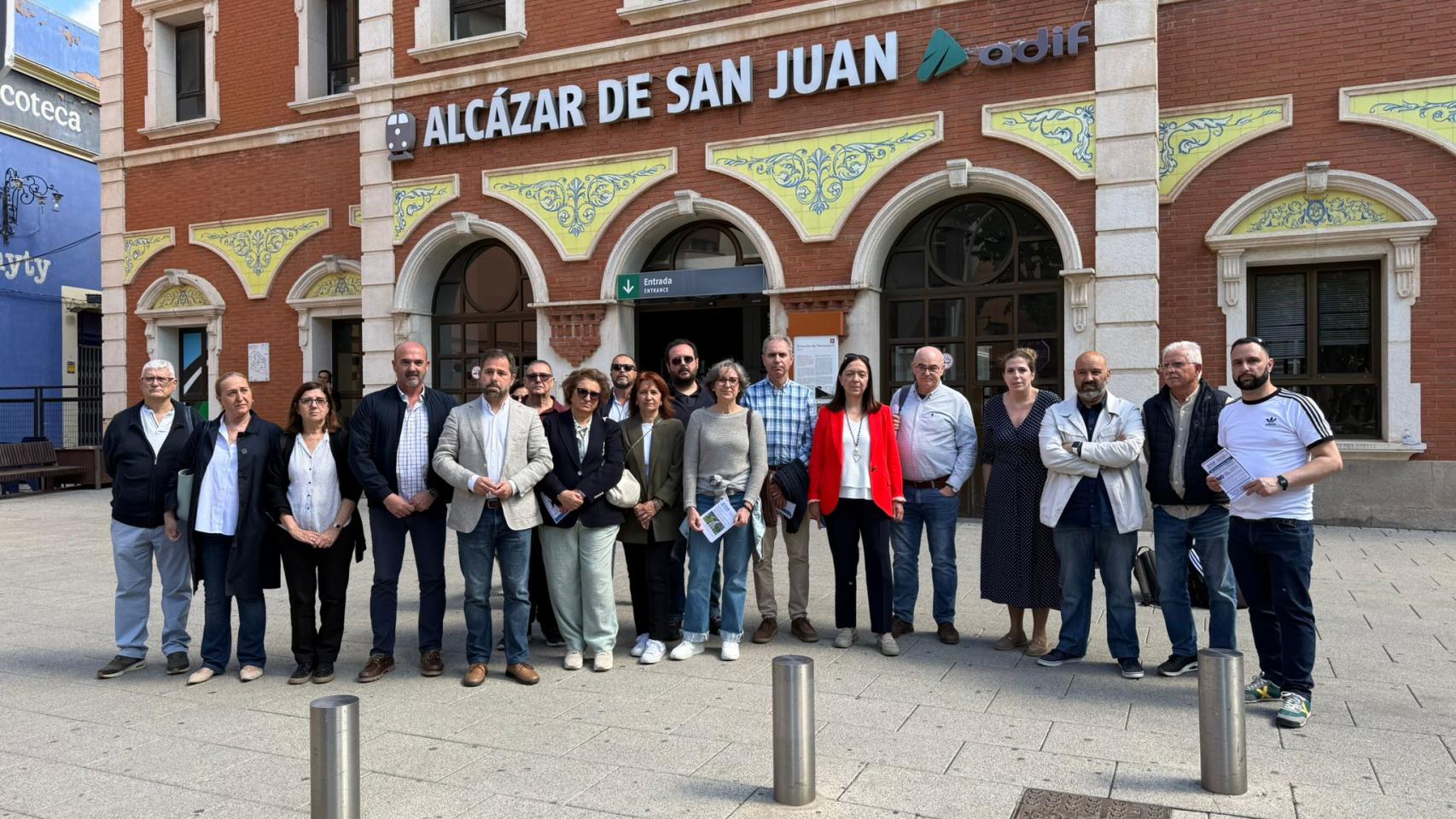 Concentración en Alcázar de San Juan (Ciudad Real) en defensa del trazado manchego para el AVE Madrid-Jaén.