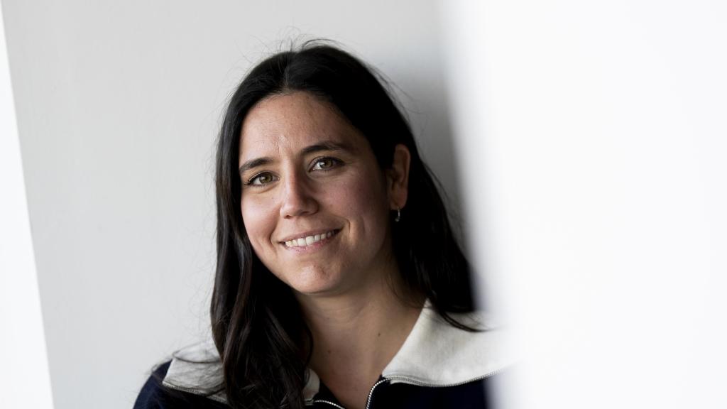 Patricia Aymà posa en el Palacio de Congresos de Huesca.