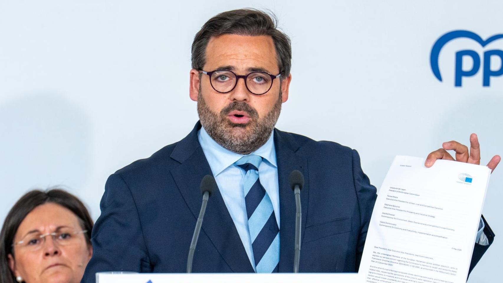El presidente del PP de Castilla-La Mancha ha participado en un foro por el agua de su partido.