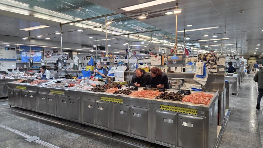 Pescadería del Mercado Municipal de Eusebio da Guarda, en Plaza de Lugo, sin zamburiñas a la venta