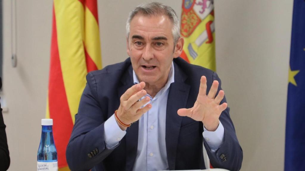 Miguel Barrachina en la presentación de las actuaciones sobre Buseo. EE