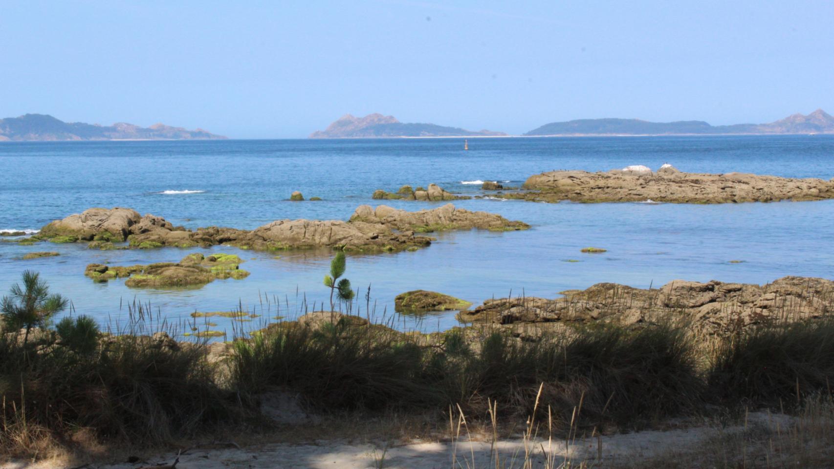 Vista de las islas Cíes desde la costa de Vigo.