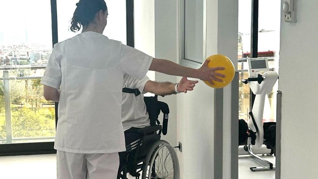 Un paciente en neurorrehabilitación.