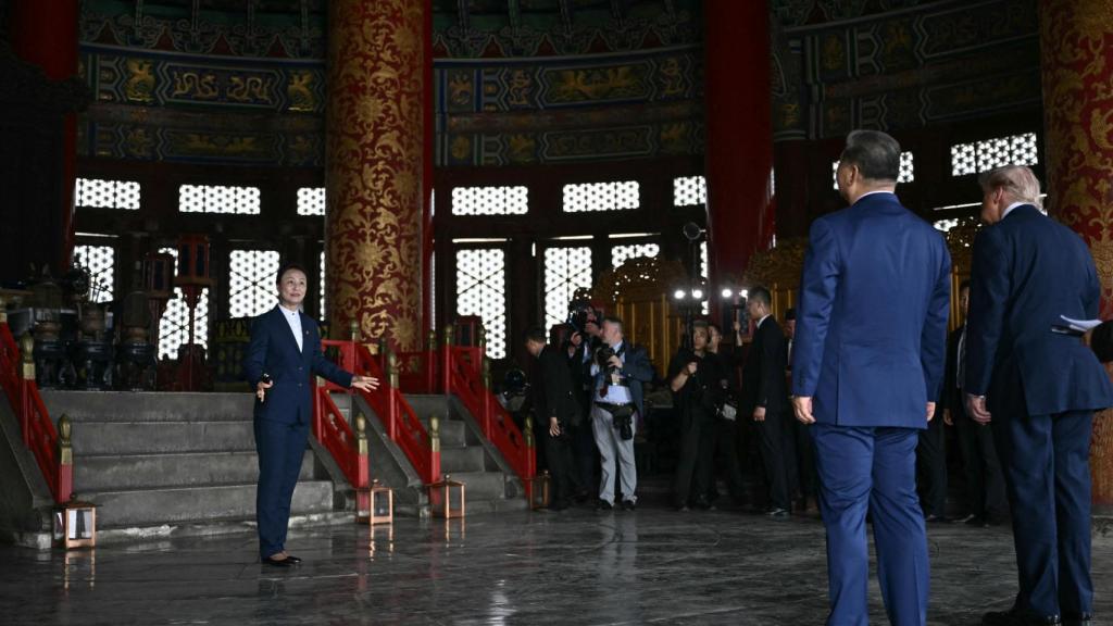 Xi y Trump recibidos en el interior del Templo.