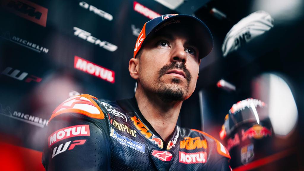 Maverick Viñales, en el box del equipo Tech3 Racing, esta temporada.