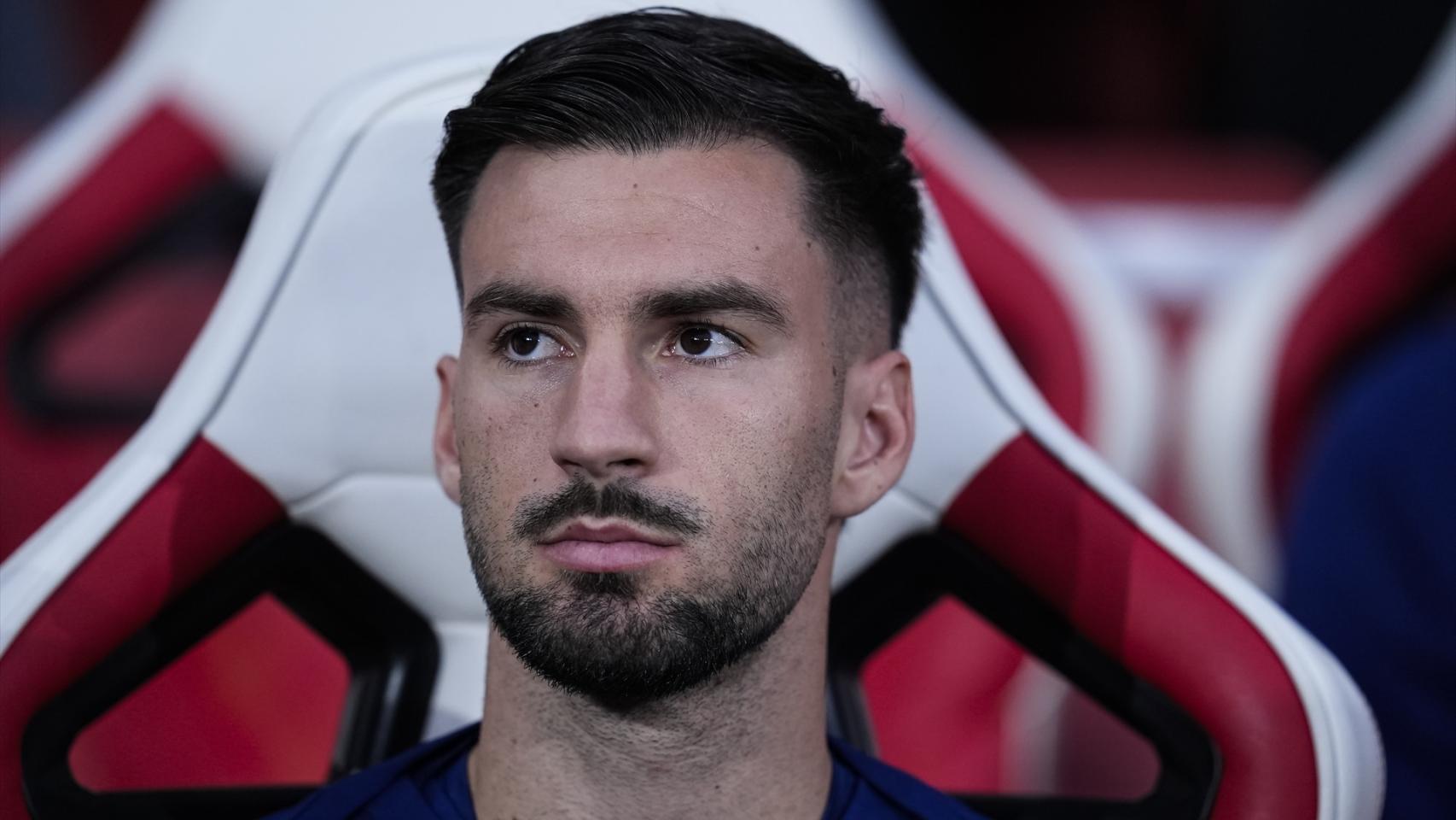 Baena sentado en el banquillo. 