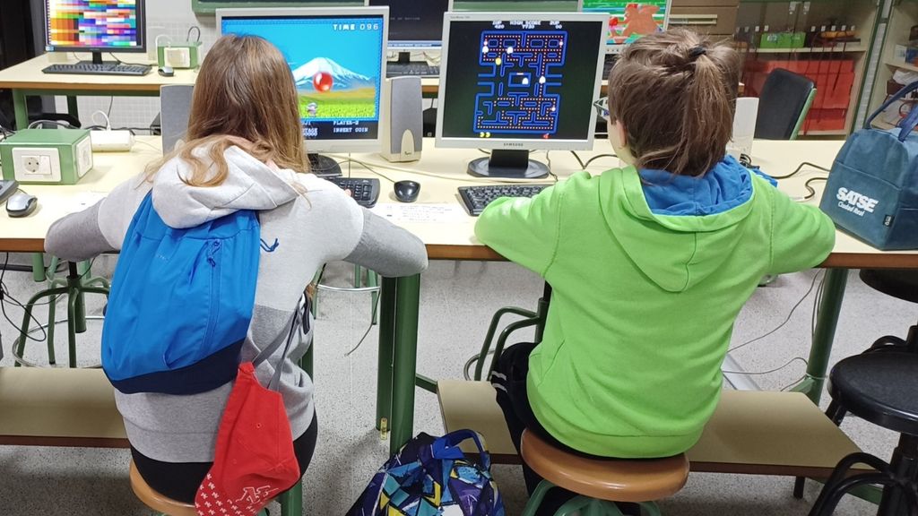 Imagen de recurso de dos alumnos del IES Maestro Juan de Ávila, de Ciudad Real.