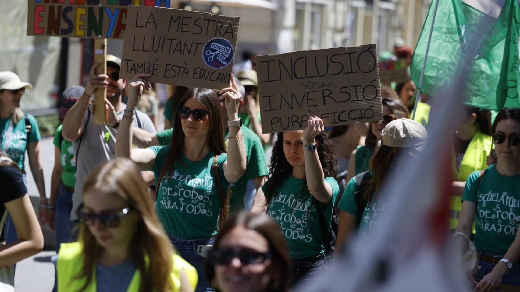 Manifestantes en la huelga del profesorado. Rober Solsona / EP