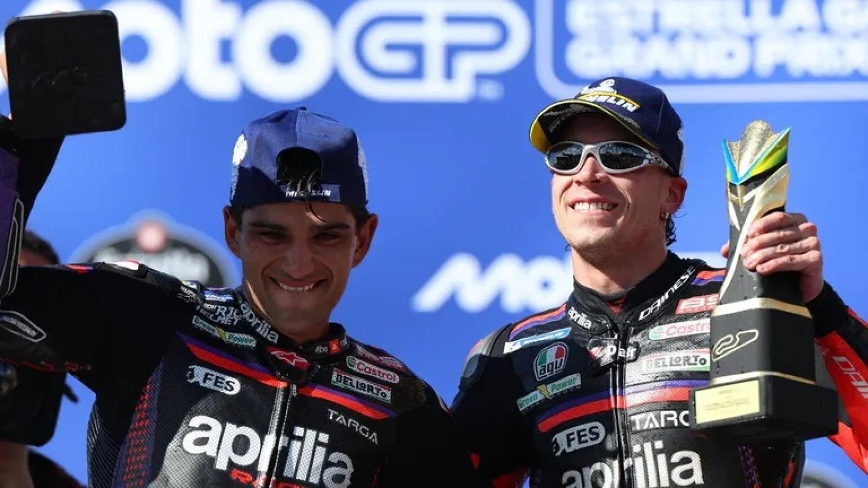 Jorge Martín y Marco Bezzecchi, en el podio del GP de Brasil.