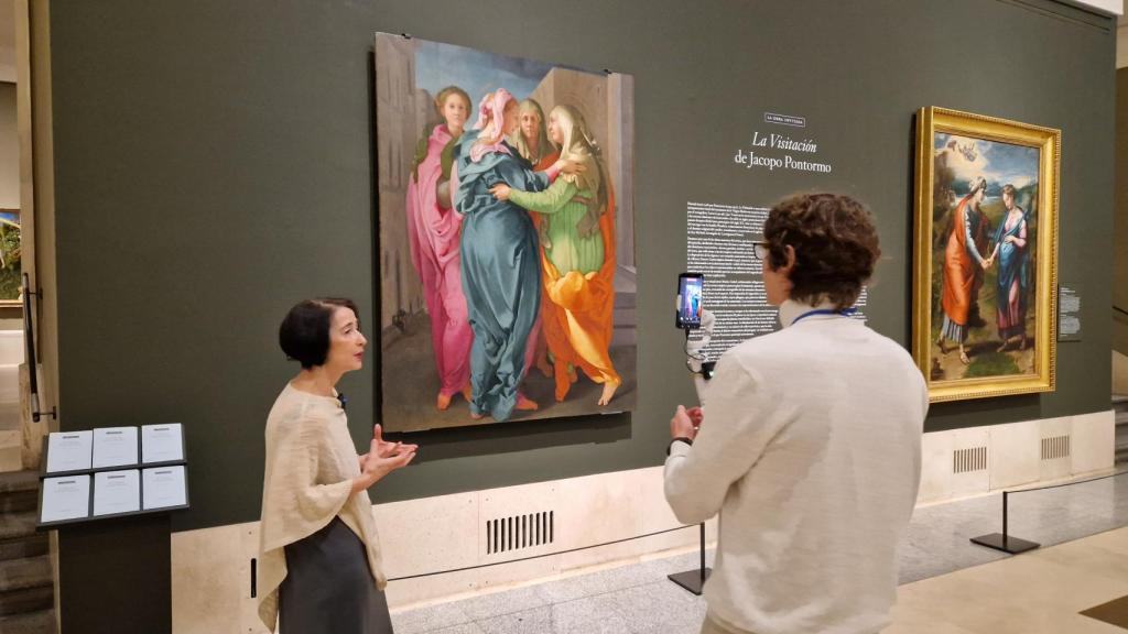 Javier Sainz de los Terreros y  Ana González Mozo durante la grabación de una retransmisión. Foto: Bernardo Pajares / Museo del Prado.