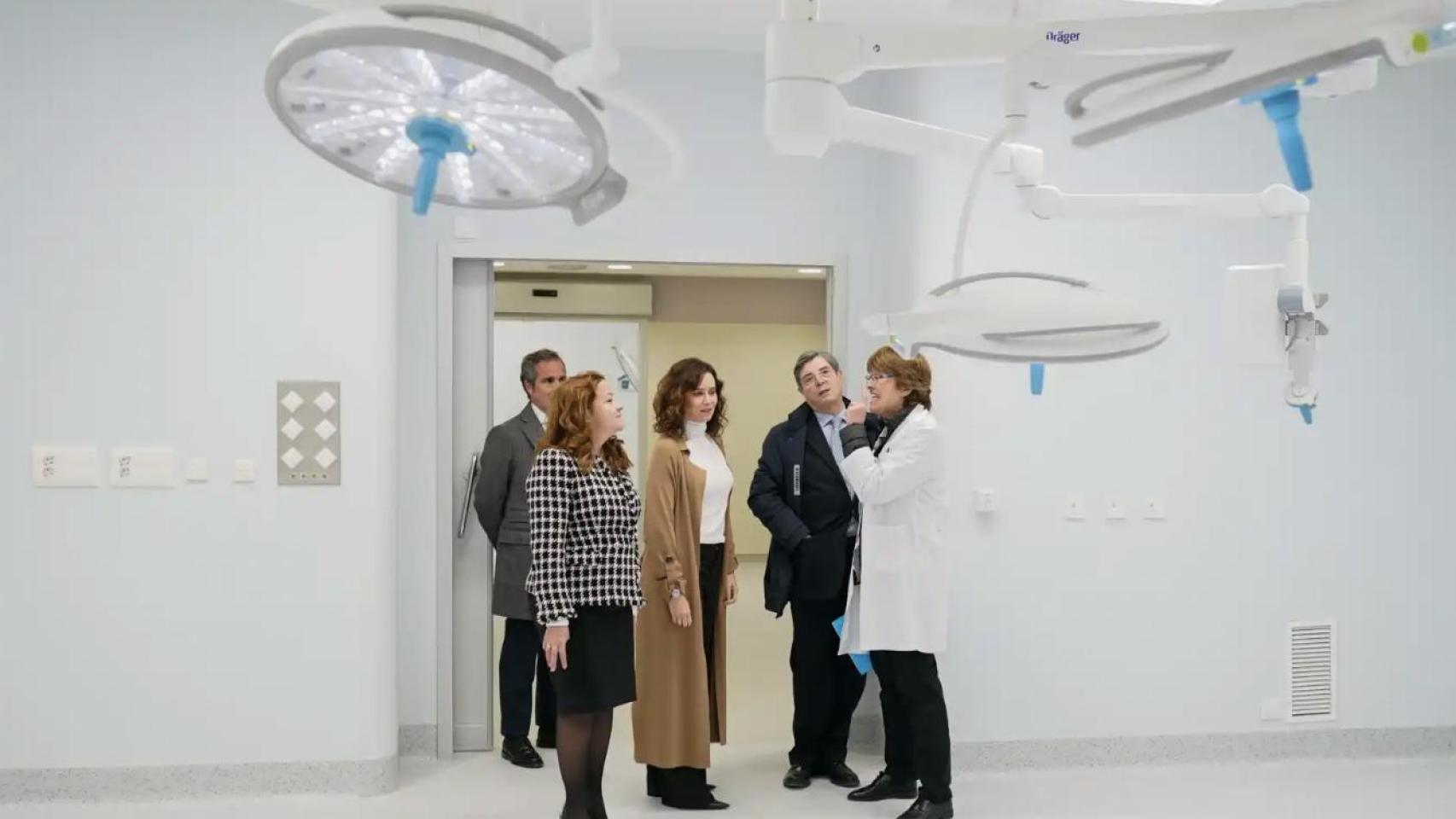 Ayuso durante la visita de la finalización de las obras del 12 de Octubre.
