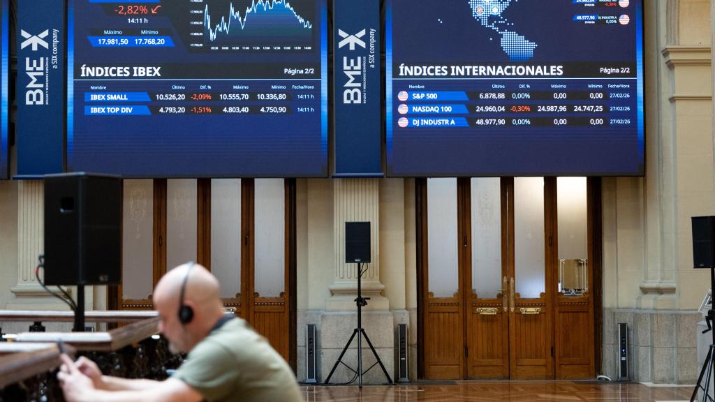 Paneles informativos en la Bolsa de Madrid.