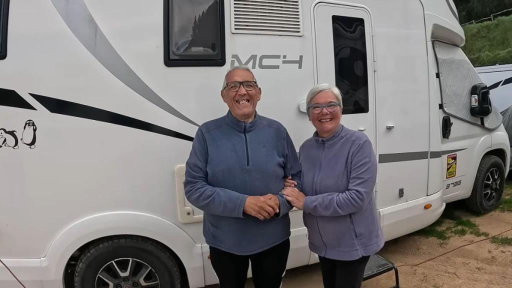 Maribel y Vicente, la pareja de jubilados que lleva cinco años viviendo en una autocaravana