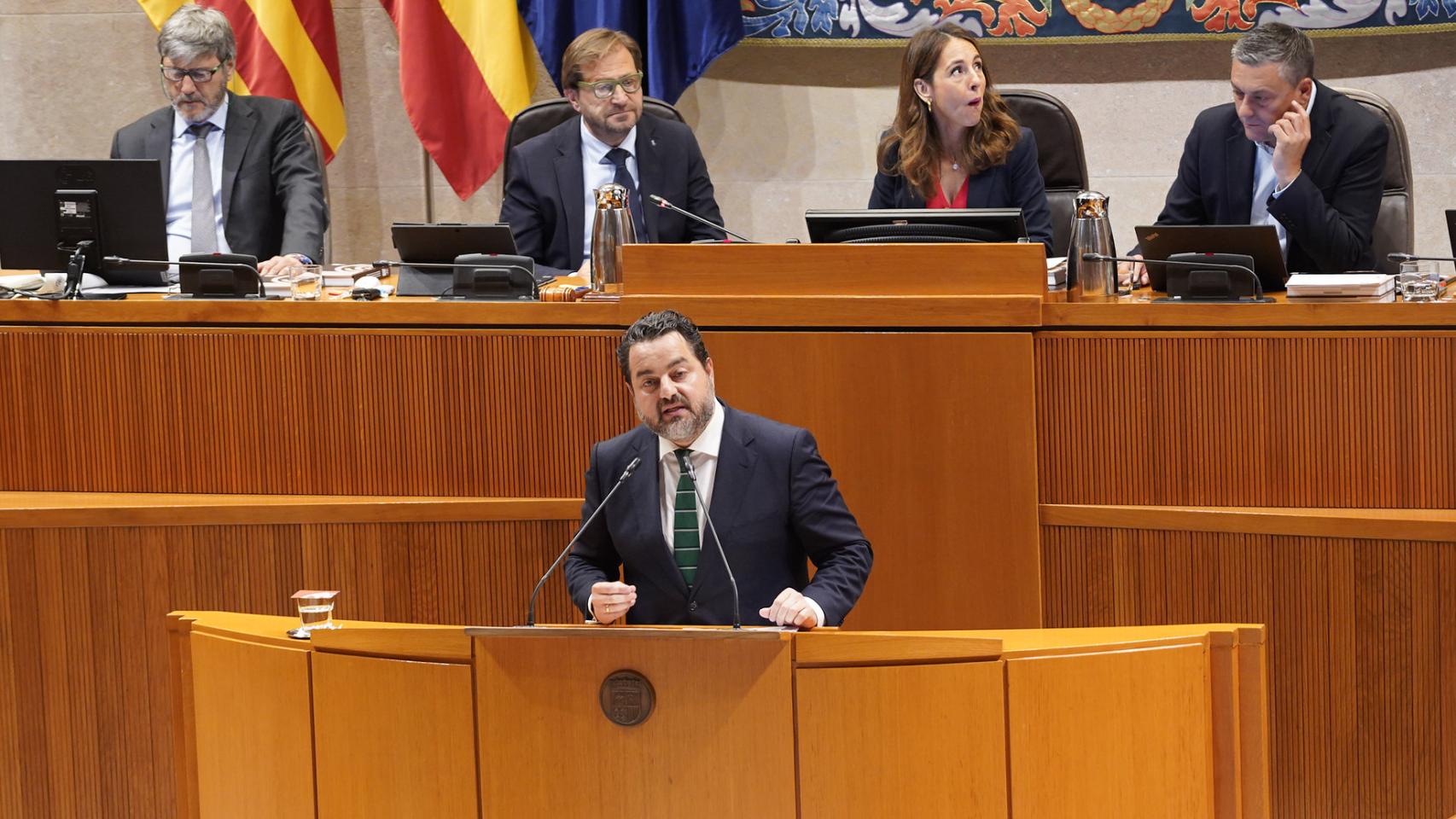 David Arranz, este jueves en la tribuna del Parlamento autonómico.