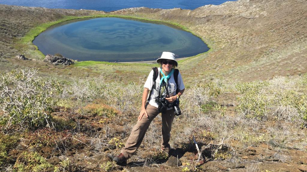 Anna Traveset en Galápagos en 2017.
