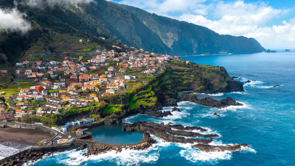 Vista aérea de la isla de Madeira.