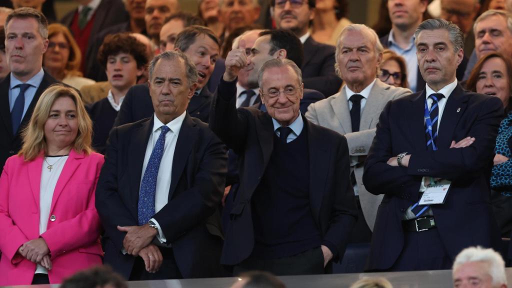 Florentino Pérez, en el palco antes del partido de La Liga entre el Real Madrid y el Oviedo.