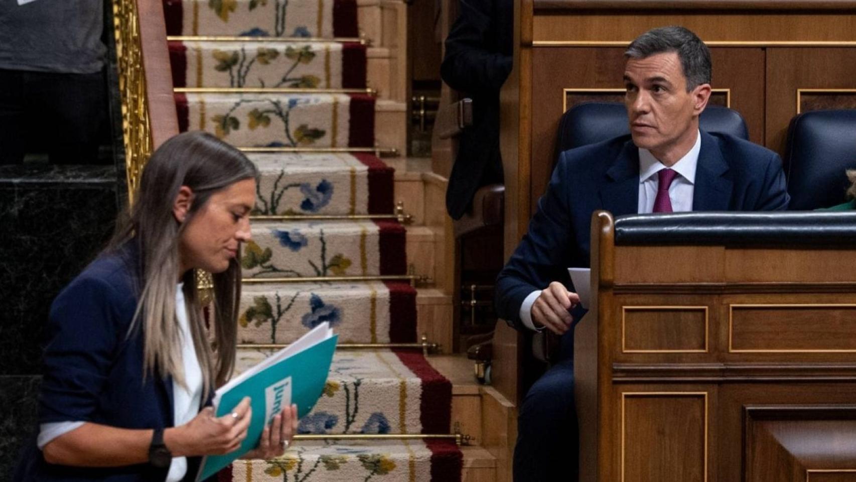 Míriam Nogueras, portavoz de Junts en el Congreso, ante el presidente del Gobeirno, Pedro Sánchez.