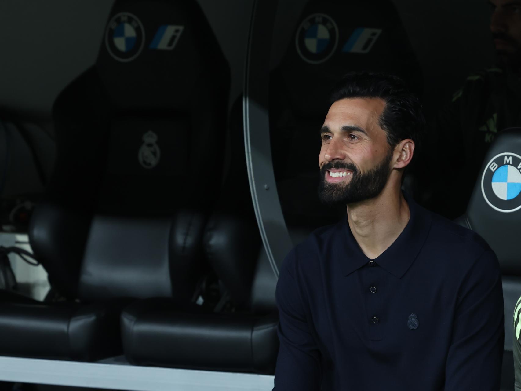 Arbeloa, en el banquillo del Real Madrid durante el partido ante el Oviedo.