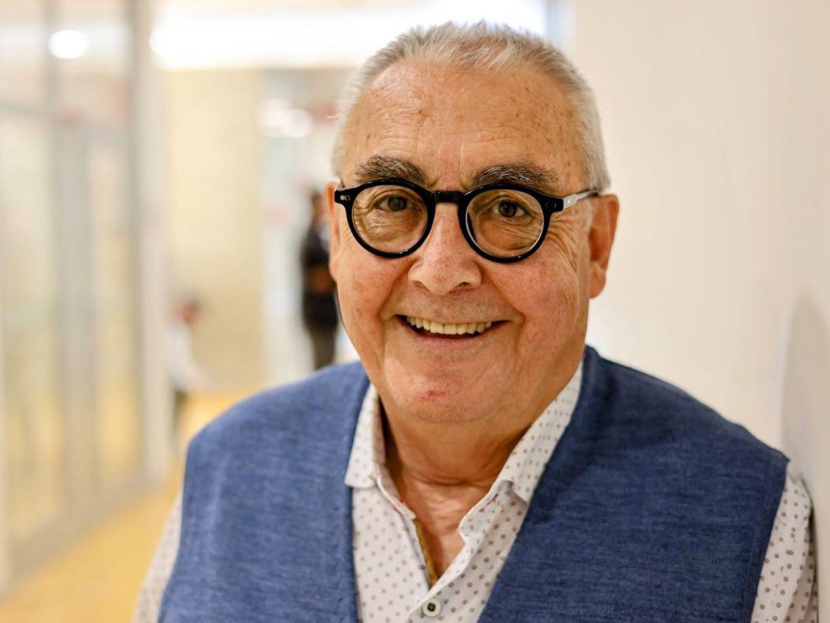 El letrado Rafael López, de 72 años, tiene su despacho en Yecla.