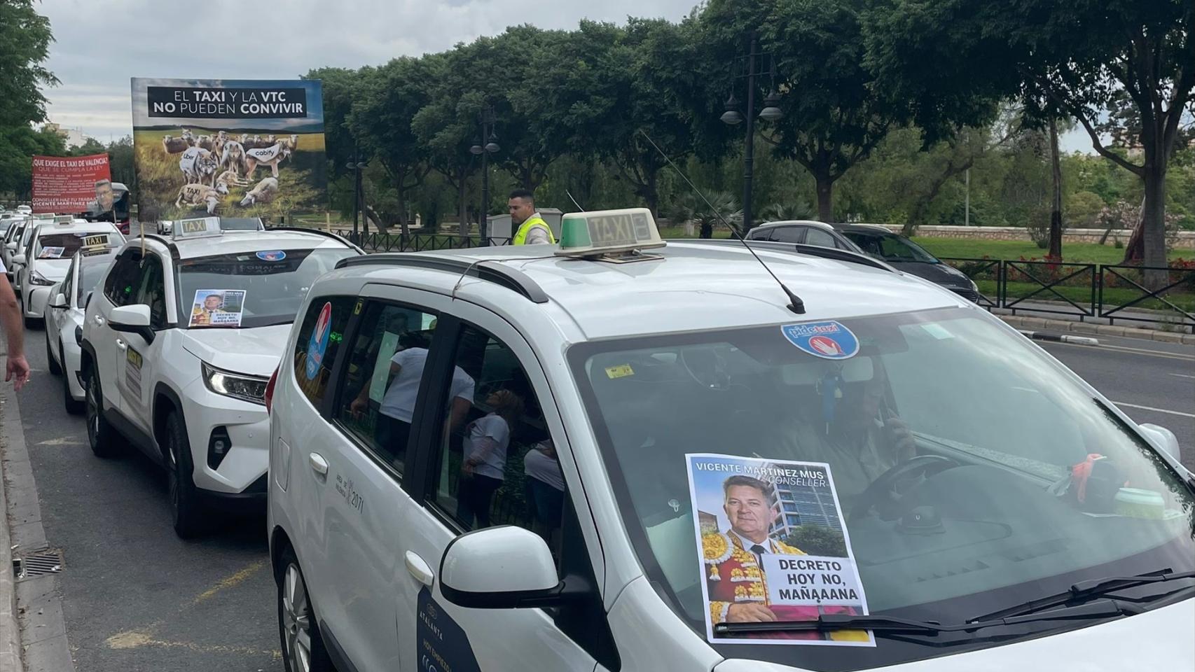 Inicio de la manifestación de taxistas en Valencia. EP