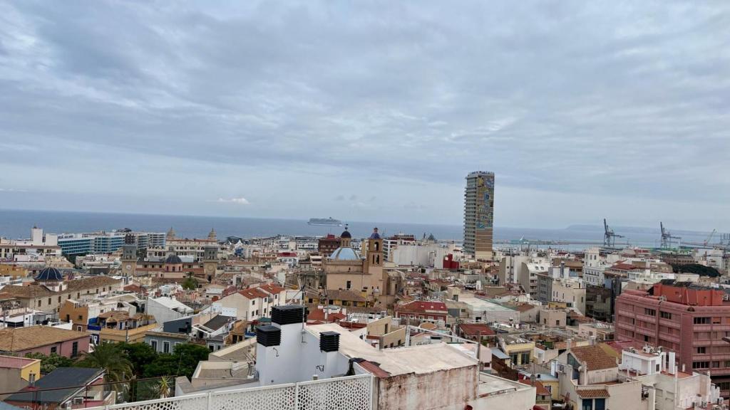 Vistas a la ciudad de Alicante desde Santa Cruz