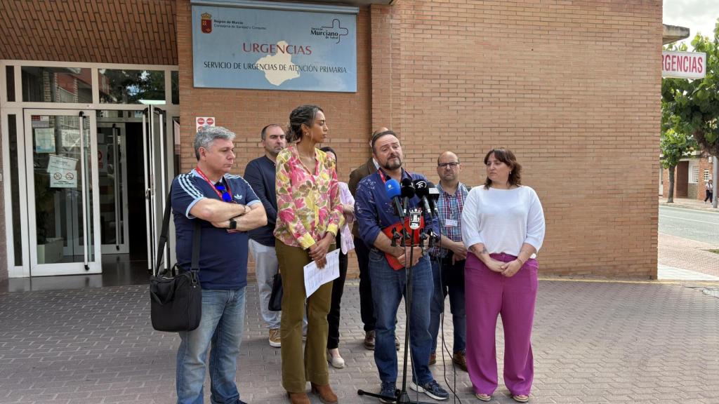 Acto llevado a cabo en las puertas del SUAP del Alhama