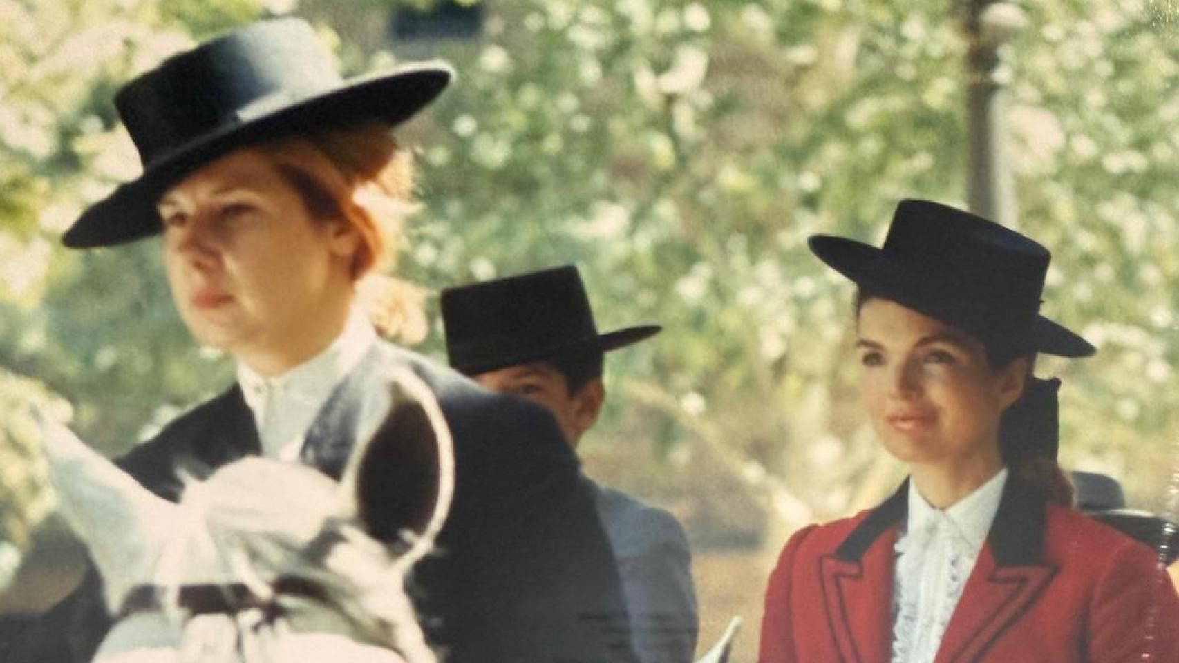 La duquesa de Alba y Jackie Kennedy en Sevilla en 1966.