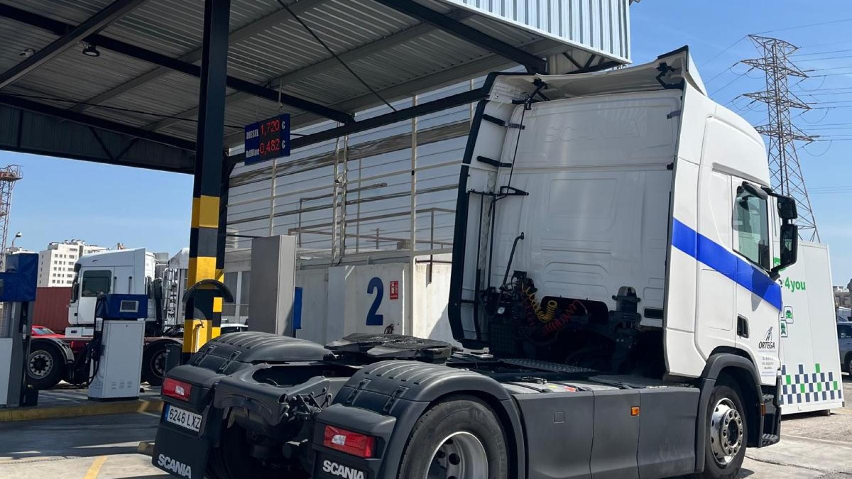 Un vehículo pesado esperando su inspección en las instalaciones de SITVAL