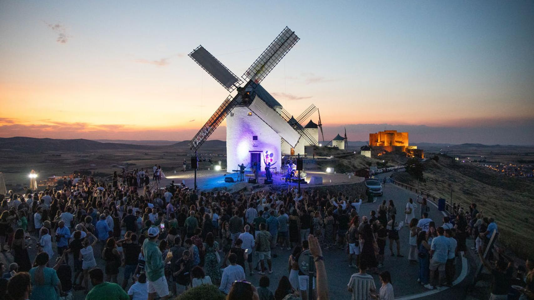 Imagen de la pasada edición de 'Atardeceres con alma' en Consuegra.