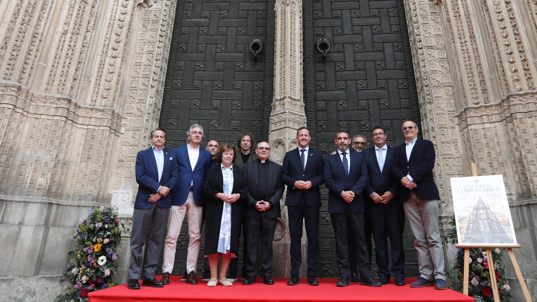 Presentación Corpus a las puertas de la Catedral de Toledo.