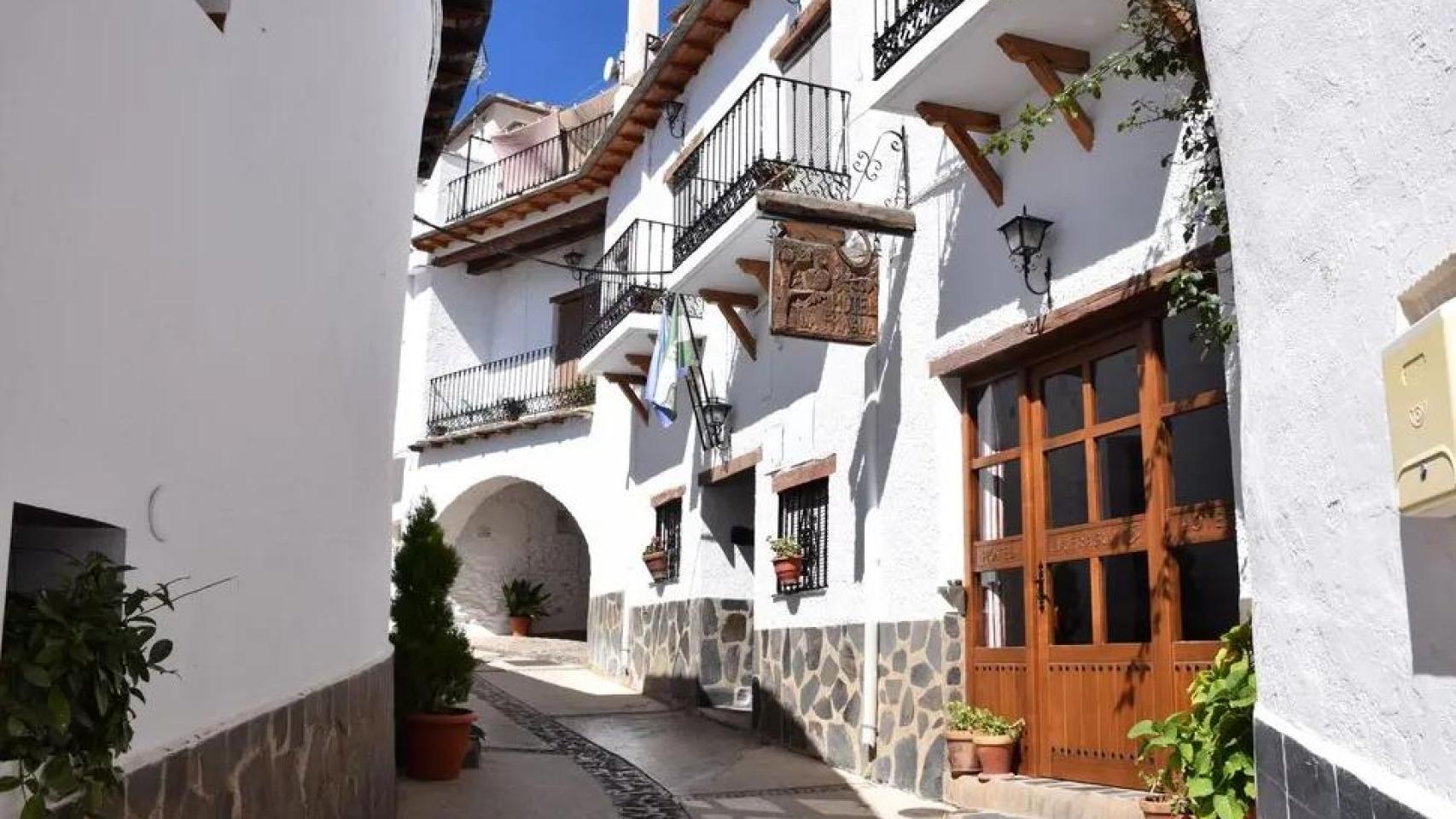 Una calle del pueblo.