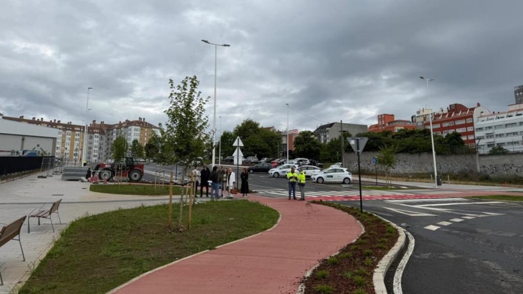Nuevo vial creado entre las avenidas de Arteixo y A Sardiñeira para conectar con la estación intermodal.