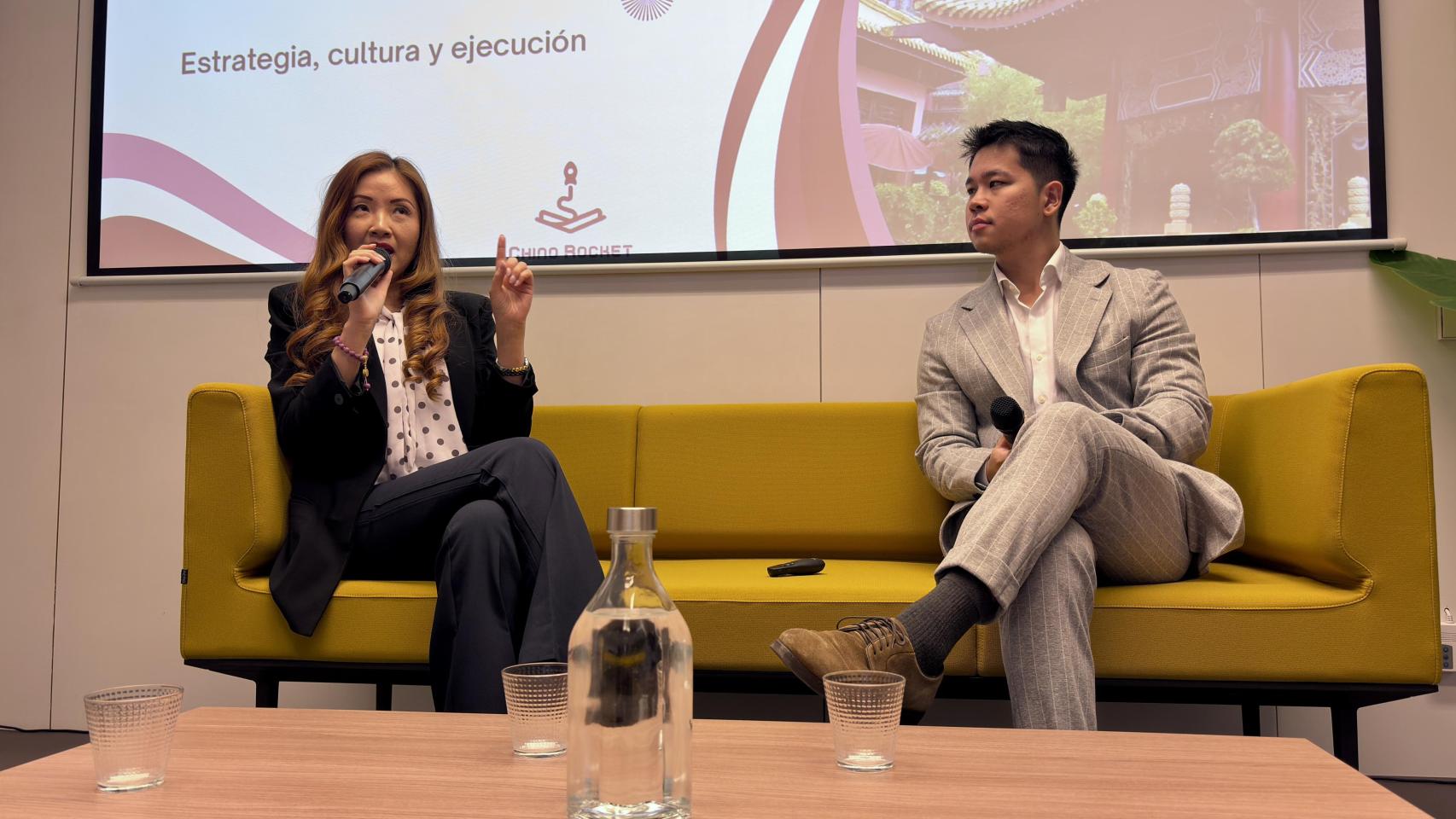 Veline Ong y Simon Shan en el evento de Jovempa
