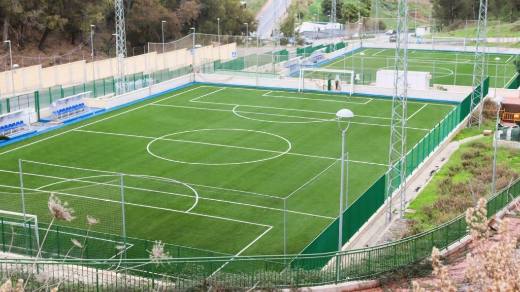 Un campo de fútbol base en Ceuta.