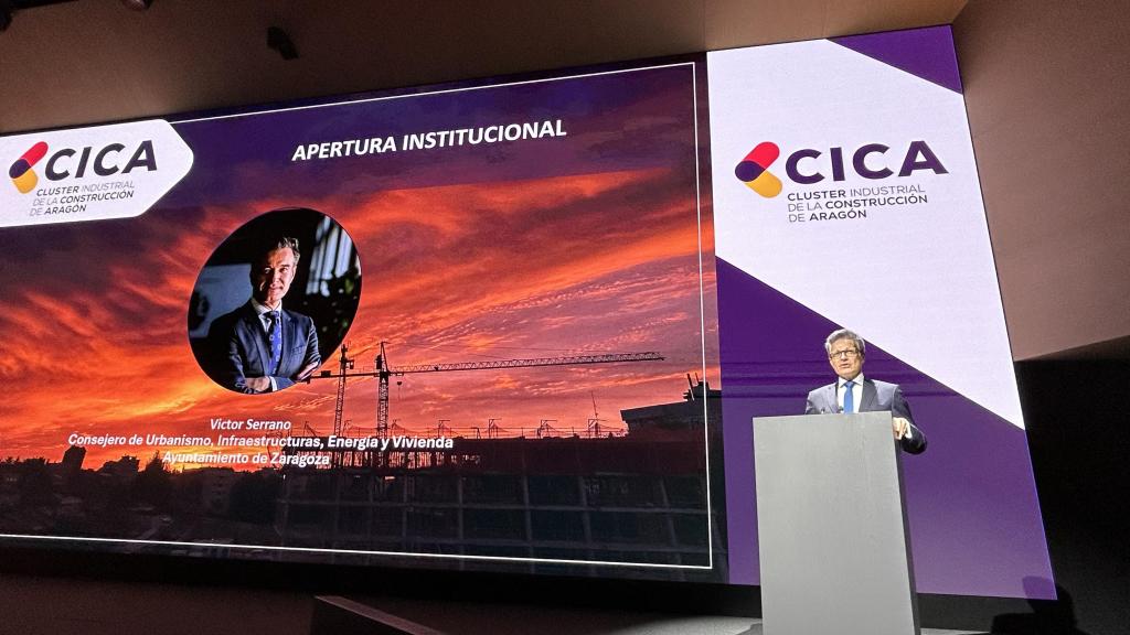 Víctor Serrano, consejero de Urbanismo, en la II Asamblea General.