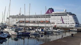 Crucero Ambition
