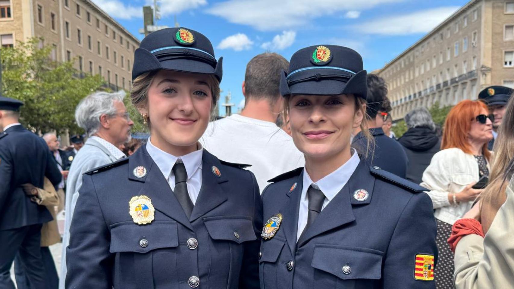 Loreto García y Beatriz Molina en la entrega de despachos de la Policía Local de Zaragoza 