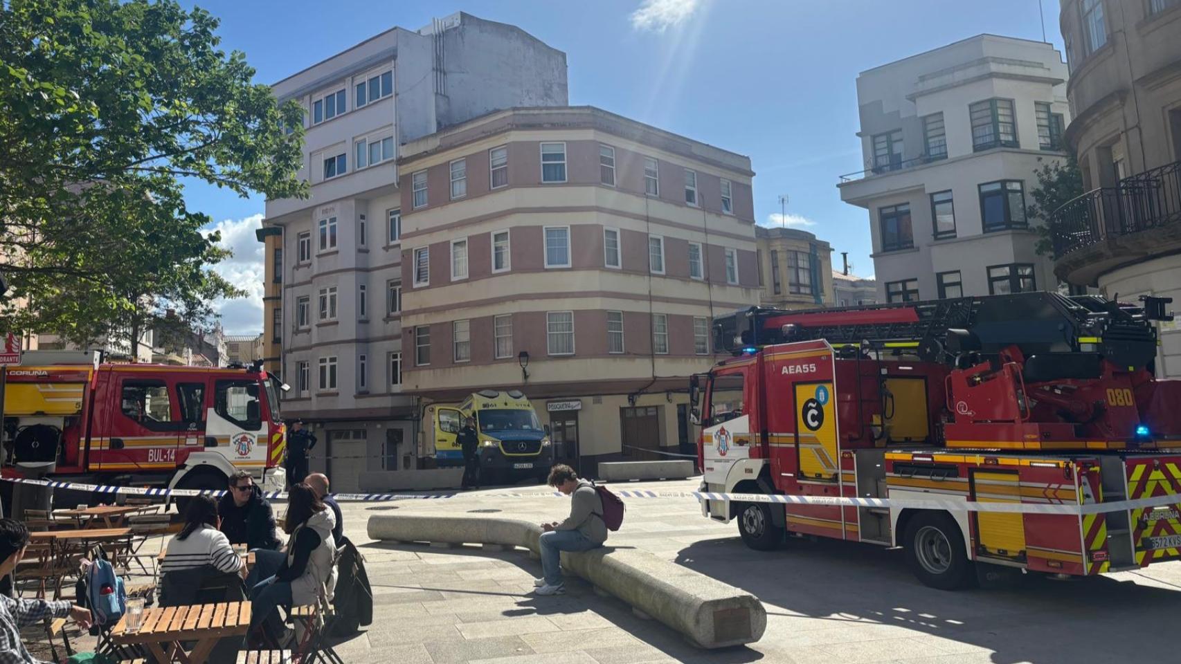 Los bomberos esta tarde en la Ciudad Vieja.