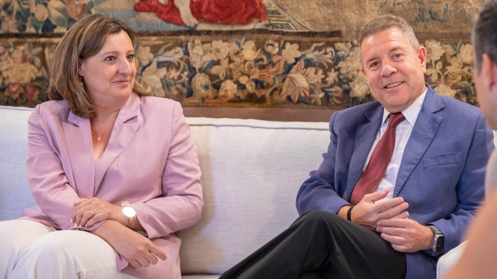 Patricia Franco, consejera de Economía, y Emiliano García-Page, presidenta de Castilla-La Mancha.
