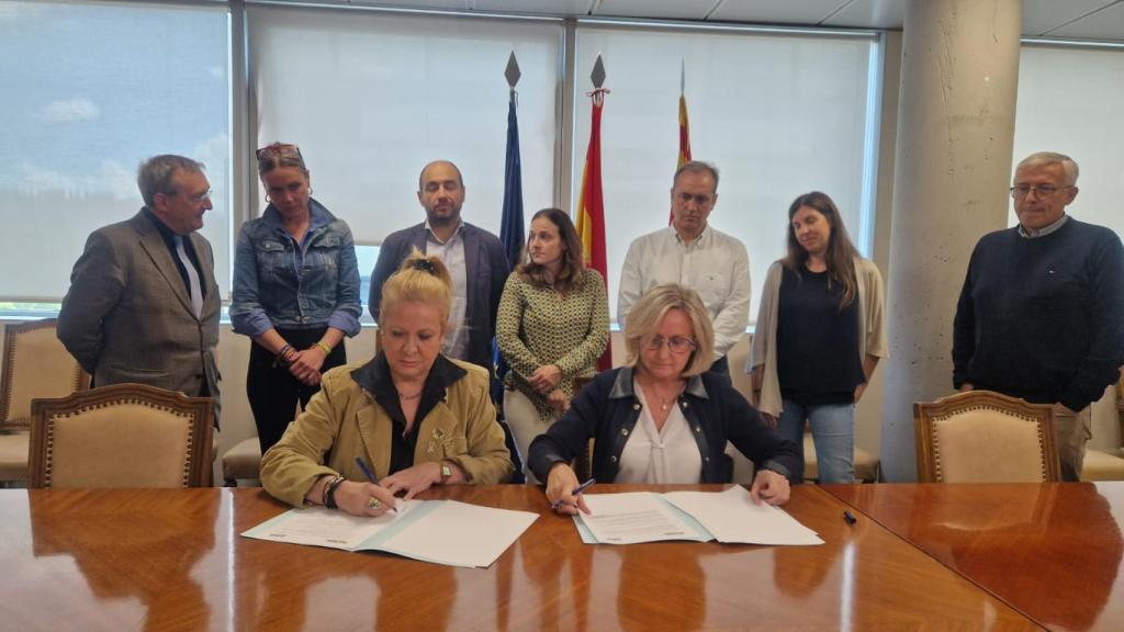 Firma del acuerdo para desconvocar la huelga médica en Aragón