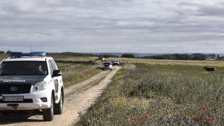 Los agentes de la Guardia Civil durante el operativo en el municipio zamorano de Morales del Vino