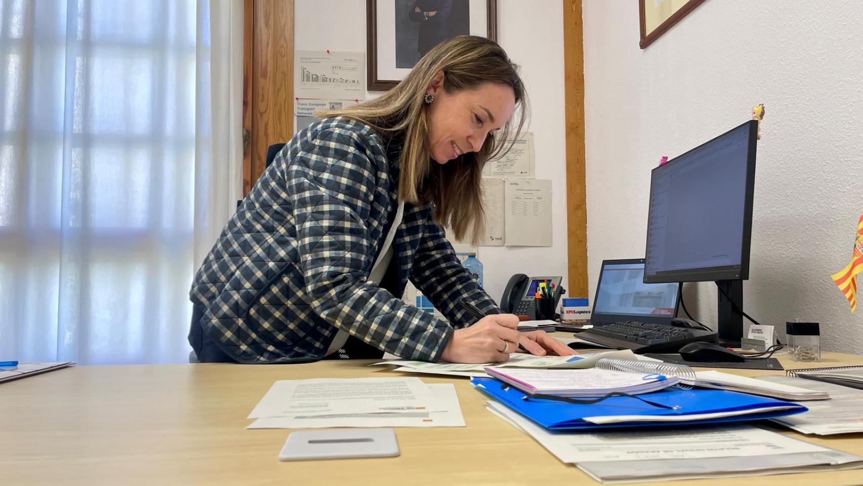 Raquel Campos, directora general de Planificación Logística y Ordenación del Territorio, en su despacho