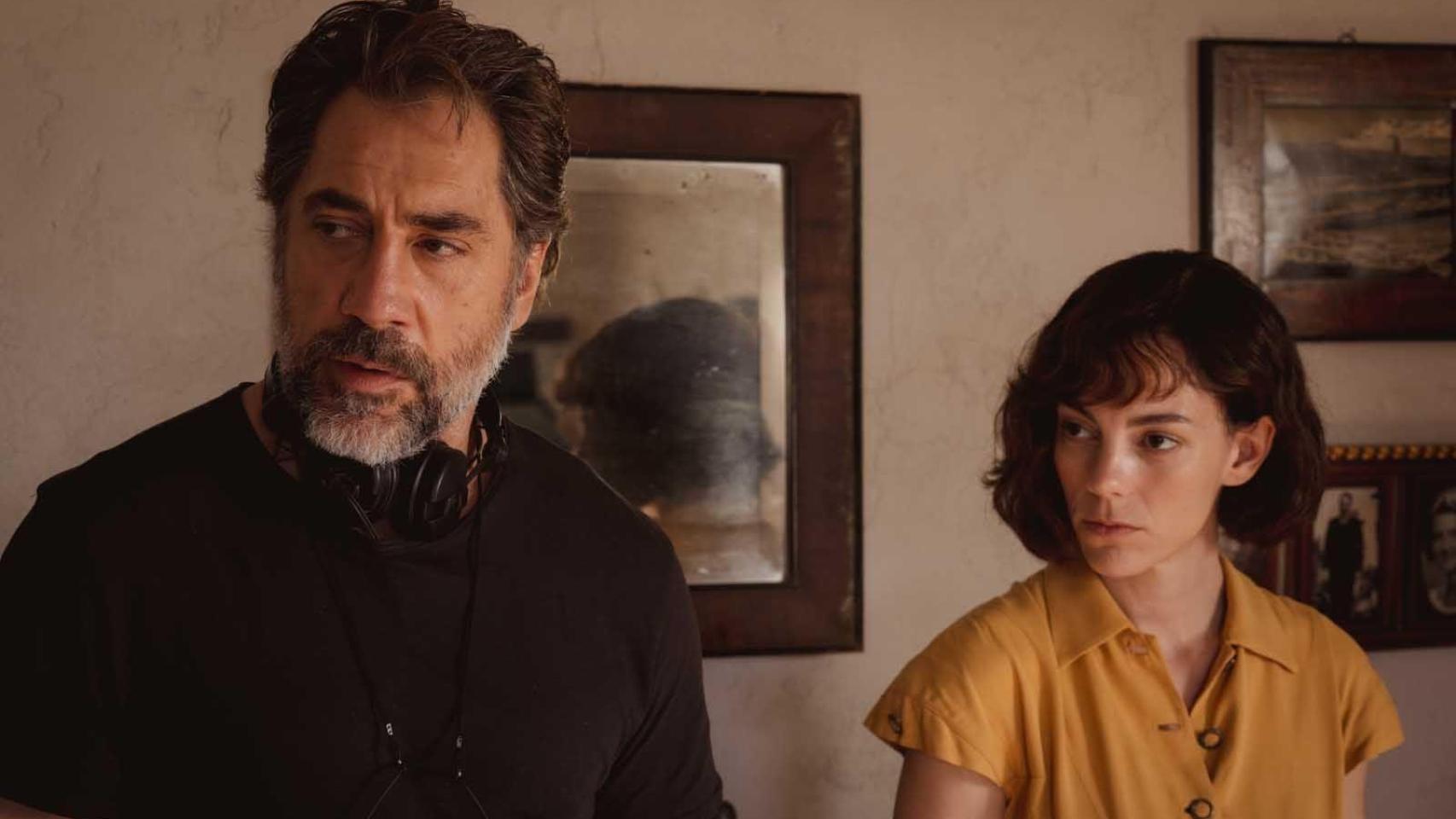Javier Bardem y Victoria Luengo en una escena de 'El ser querido'